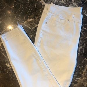 White Gibson and Latimer Frayed Hem Skinny Jeans